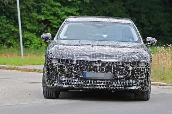 BMW i7 - Front