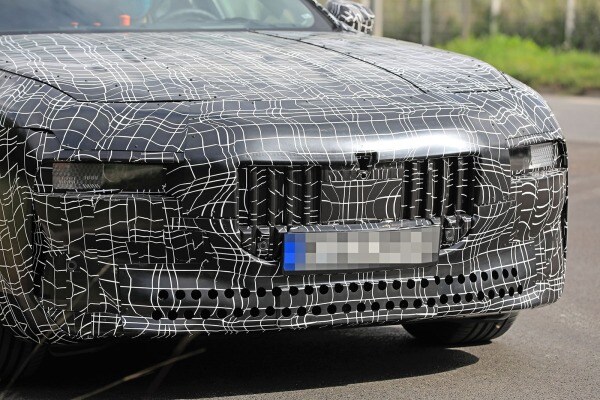 BMW i7 - Grill