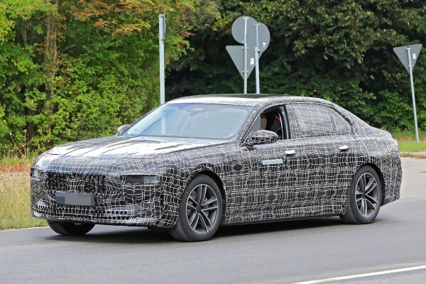 BMW i7 - Front Exterior