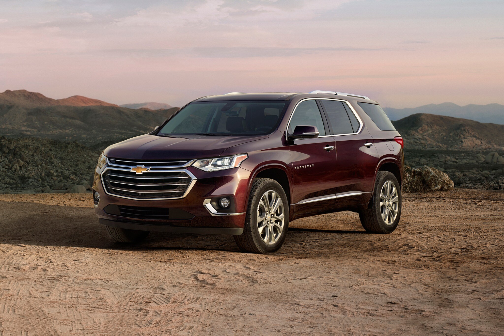 2018 chevrolet traverse 4dr suv premier fq oem 1 2048