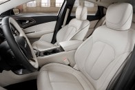 2015_chrysler_200_seat_fd_227141_196.jpg