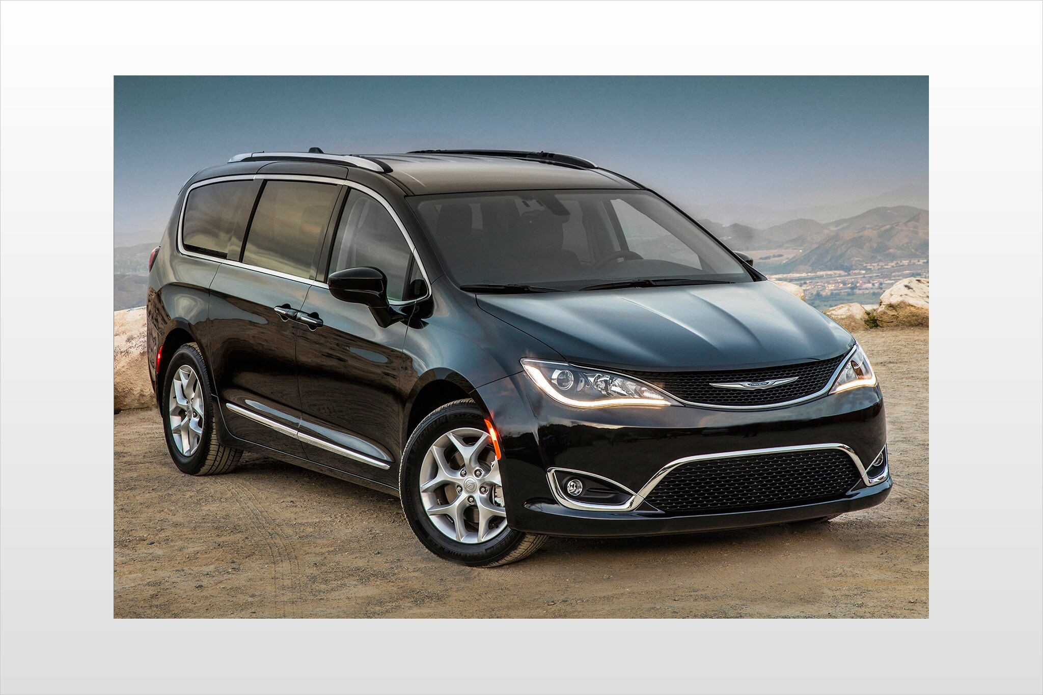 2017 chrysler pacifica passenger minivan touring l plus fq oem 1 2048