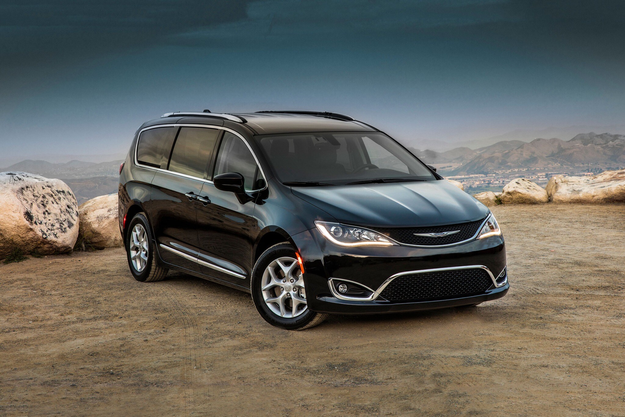 2018 chrysler pacifica passenger minivan touring l plus fq oem 1 2048