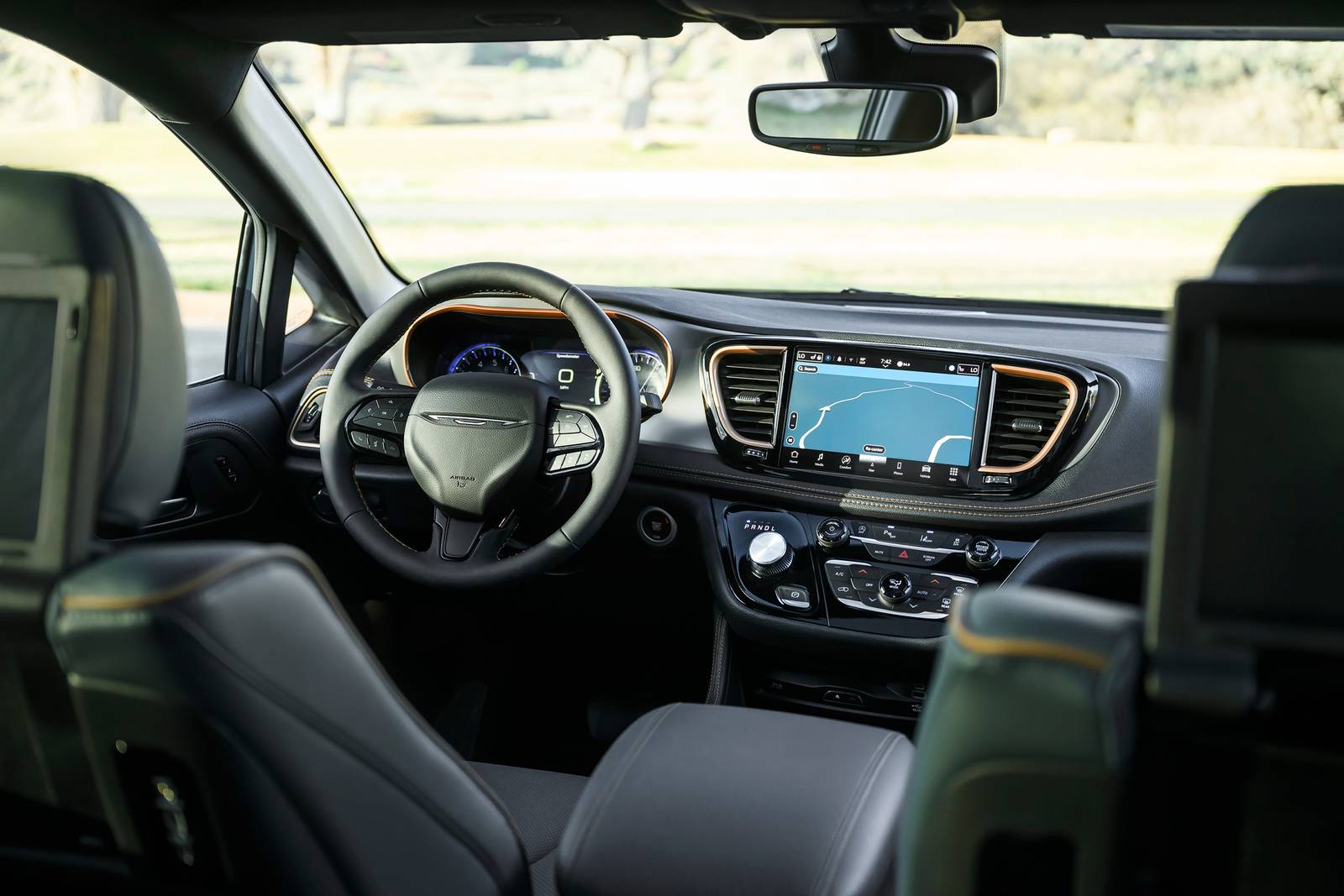 2027 Chrysler Pacifica Exterior Styling and Uconnect Technology