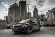 2013 Chrysler Town & Country S