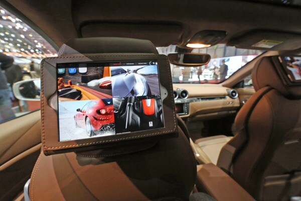 2013 Ferrari FF, Apple Picture