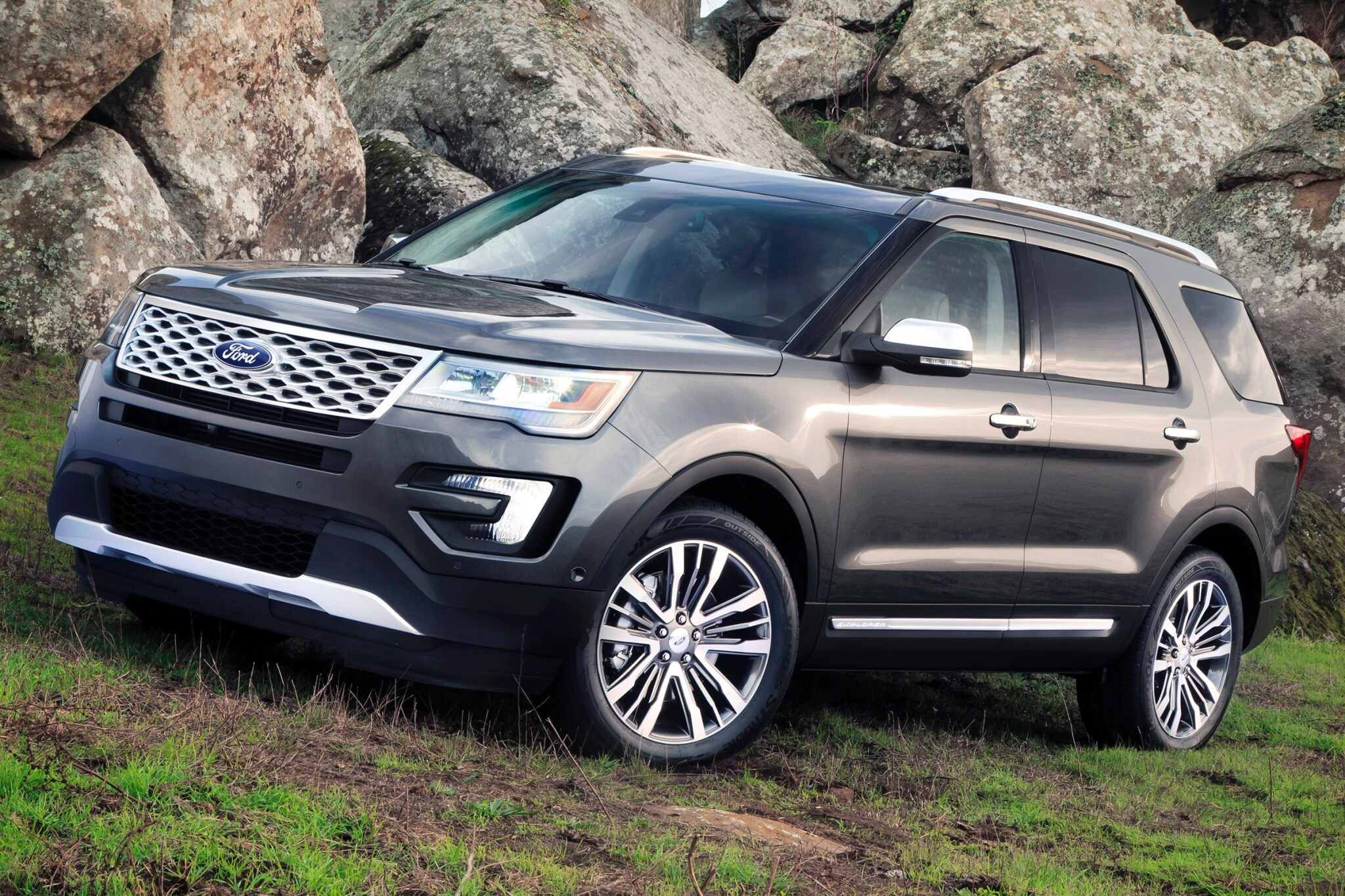2016 ford explorer 4dr suv platinum fq oem 2 2048