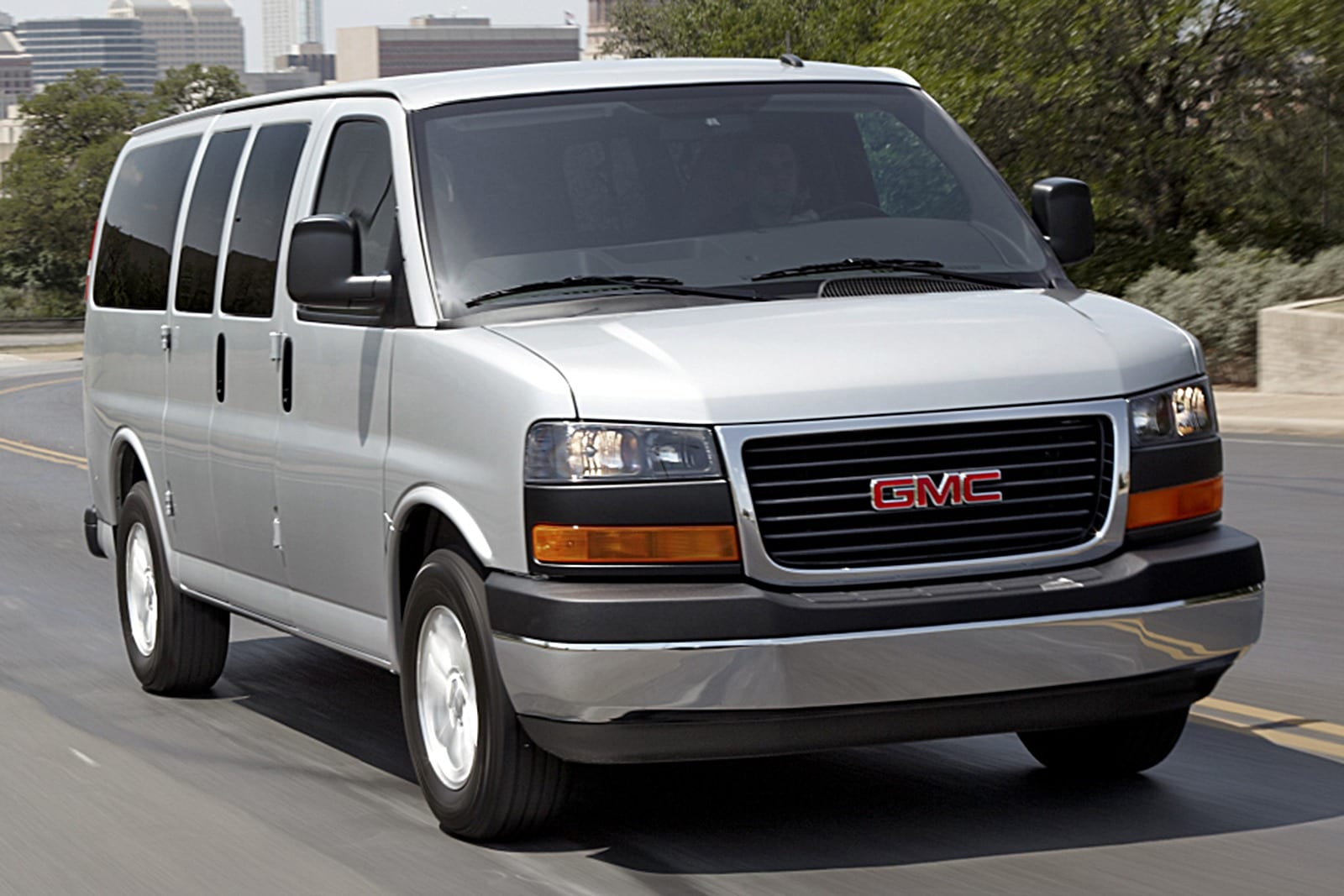 2016 GMC Savana LT 3500 Passenger Van Exterior