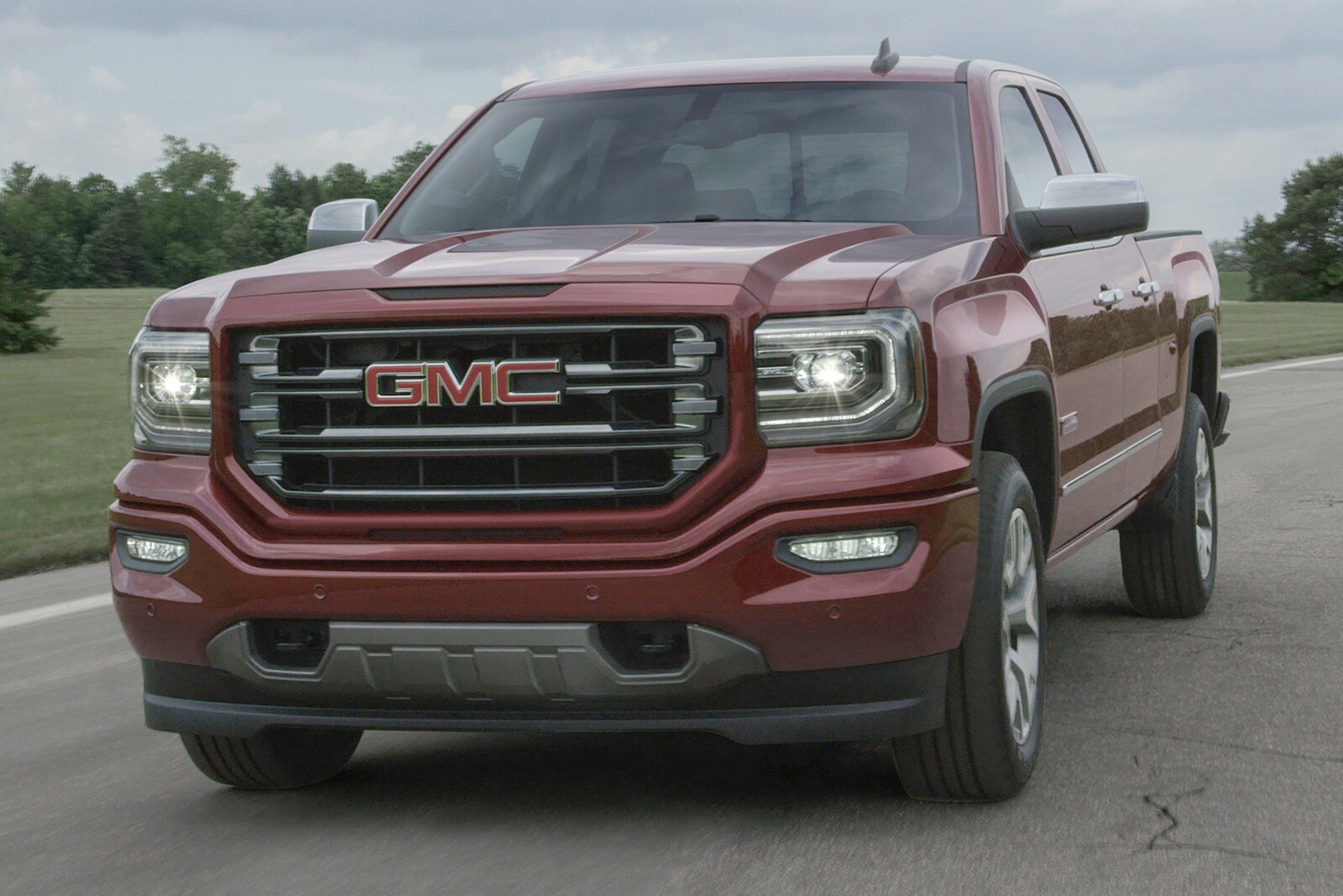 2016 GMC Sierra 1500 SLT Crew Cab Pickup Exterior. Options Shown.