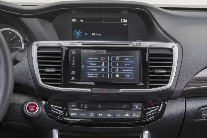 2017 Honda Accord Touring V-6 Sedan Center Console