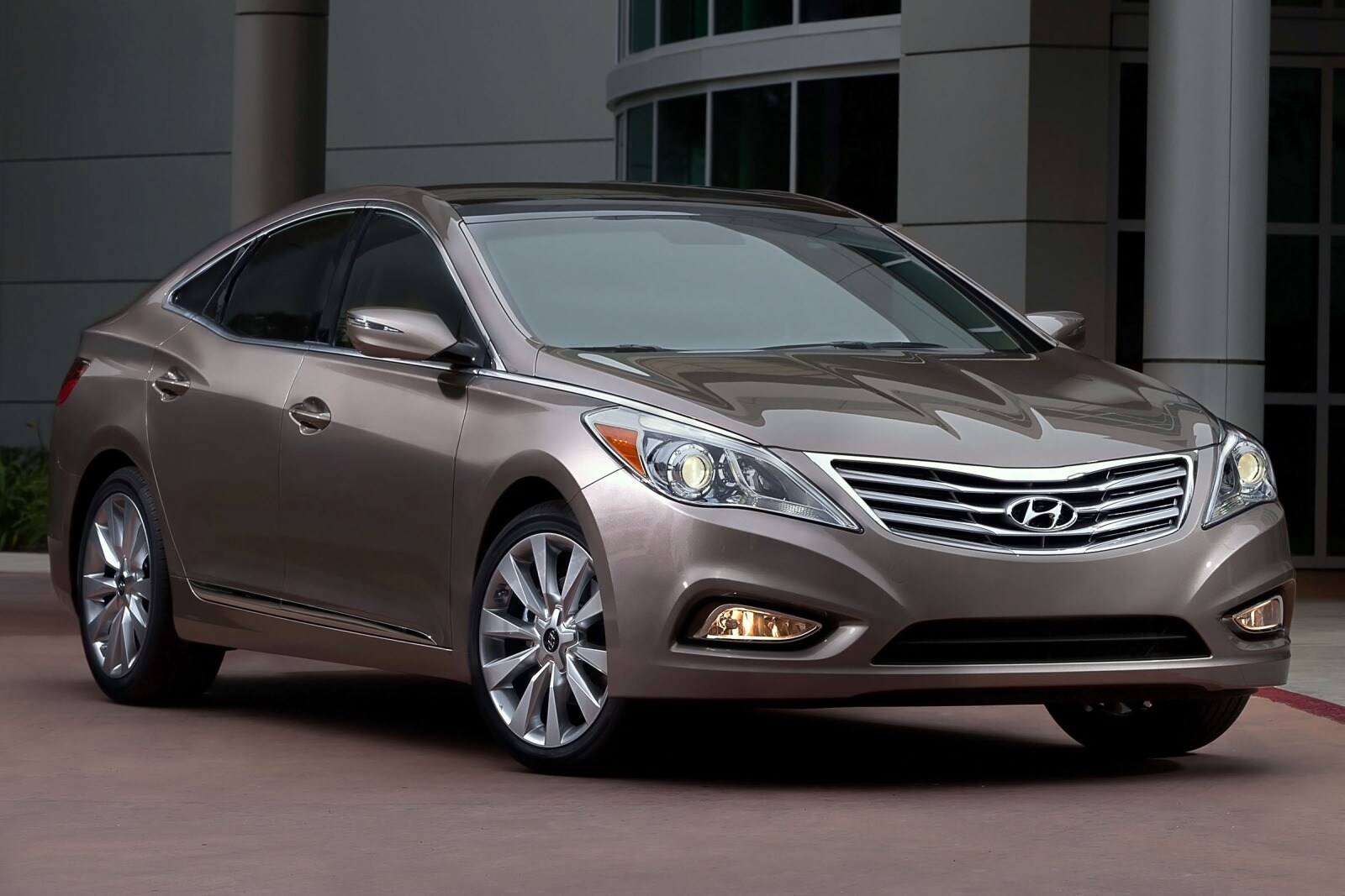 2012 hyundai azera sedan base fq oem 4 1600