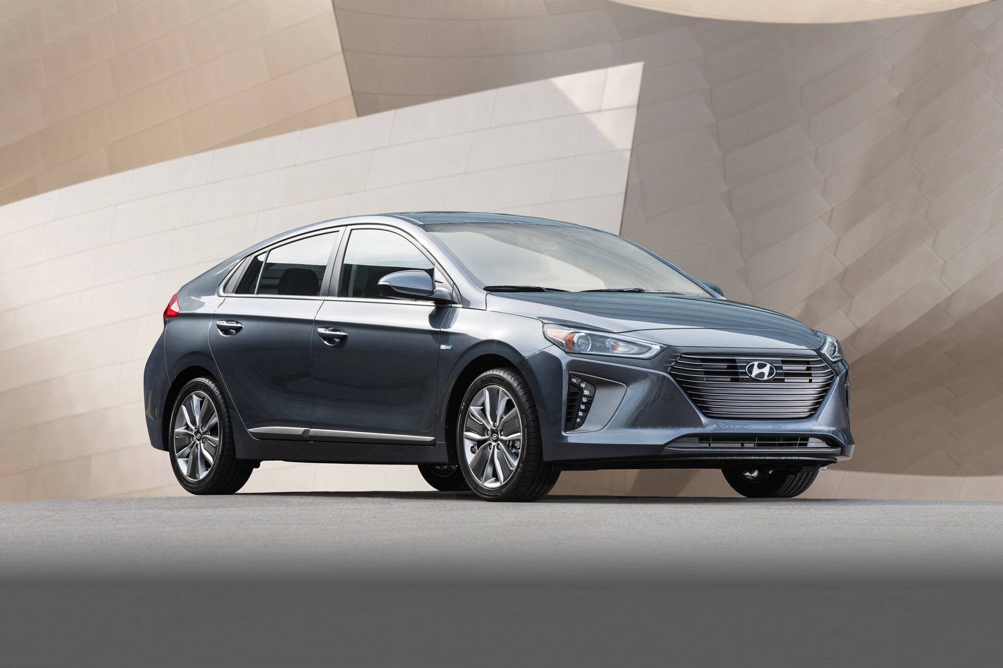 2017 hyundai ioniq hybrid 4dr hatchback limited fq oem 1 2048