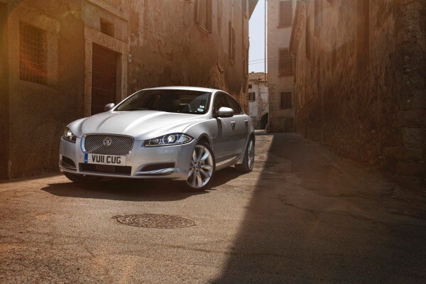 2012 Jaguar XF Front 3/4
