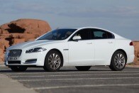 2013 Jaguar XF 3.0 AWD Sedan Exterior