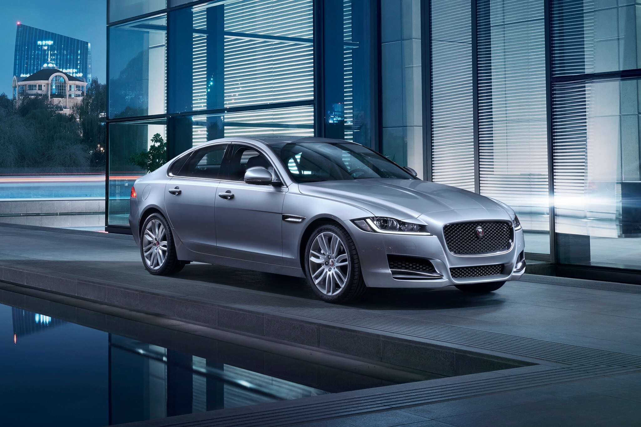 2018 jaguar xf sedan 35t prestige fq oem 1 2048