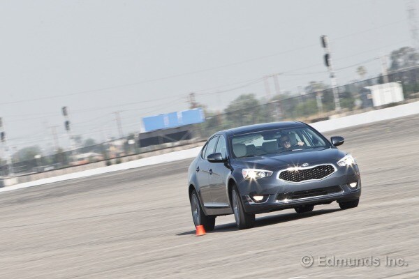 2014 Kia Cadenza Premium - Action Front 3/4