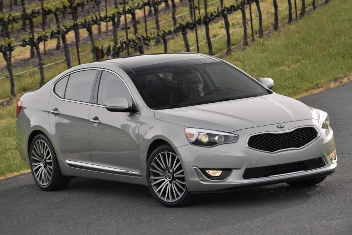 Kia Cadenza Beats Toyota Avalon In Consumer Reports List Of Large Sedans 2017 Kia Cadenza Premium Sedan Exterior