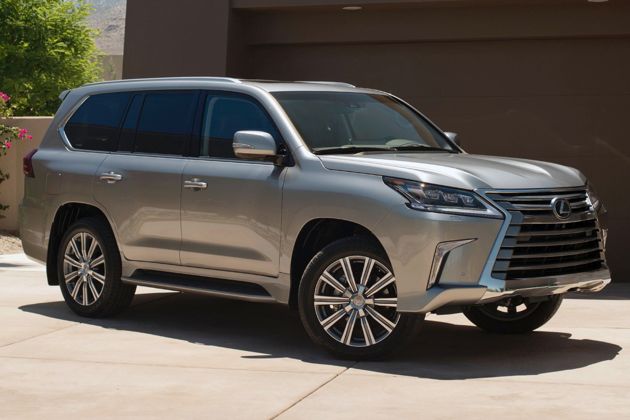 2016 lexus lx 570 4dr suv base fq oem 1 2048