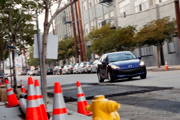 2012 Mazda 3 Skyactiv - Action Front 3/4