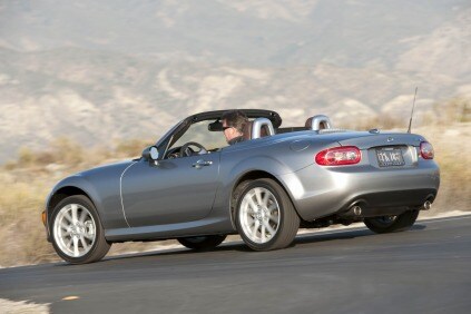 http://media.ed.edmunds-media.com/mazda/mx-5-miata/2011/fe/2011_mazda_mx-5-miata_r34_fe_1118101_423.jpg