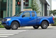 2012 Nissan Frontier SV Extended Cab Pickup Exterior