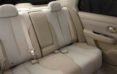 2009 Nissan Versa 1 8 S Hatchback Review Ratings Edmunds 2009 Nissan Versa 1 8 Sl Rear Interior
