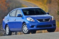 2014 Nissan Versa 1.6 SV Sedan Exterior