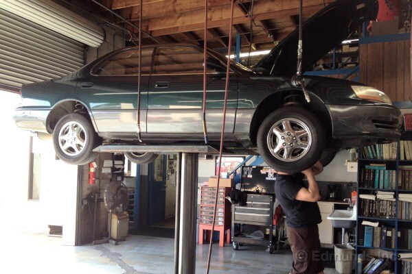 Lexus ES 300 on Lift Picture