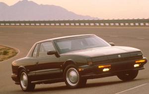 1990 Oldsmobile Toronado 2 Dr Trofeo Coupe