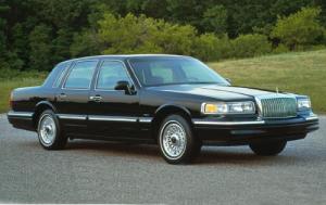 1995.lincoln.towncar.6657 300x189 Used Lincoln Town Car