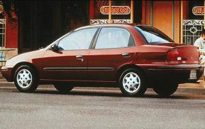 1996 Geo Metro 4 Dr LSi Sedan Shown