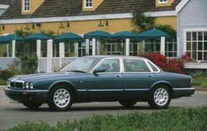 1999 Jaguar XJ-Series 4 Dr XJ8 Sedan
