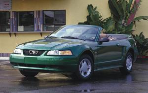 2000 Ford Mustang 2 Dr GT Convertible