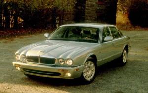 2000 Jaguar XJ-Series 4 Dr XJ8 Sedan
