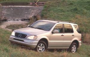 2001 Mercedes-Benz ML320