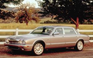 2002 Jaguar XJ-Series Super V8 Supercharged 4dr Sedan