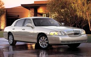 2006 Lincoln Town Car Signature Limited 4dr Sedan