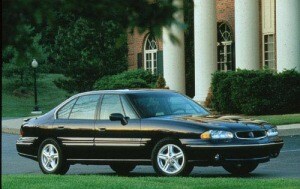 1999 Pontiac Bonneville 4 Dr SE Sedan