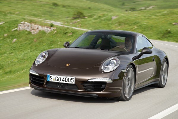 2013 Porsche 911 Carrera 4 - Action Front 3/4 - 1