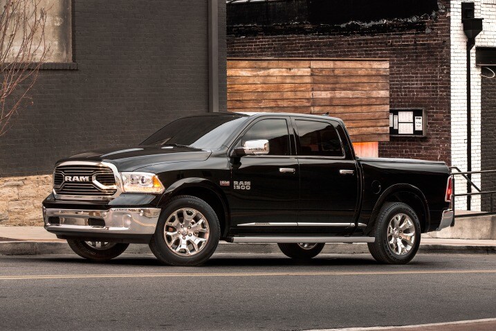 http://media.ed.edmunds-media.com/ram/1500/2017/oem/2017_ram_1500_crew-cab-pickup_limited_fq_oem_1_717.jpg