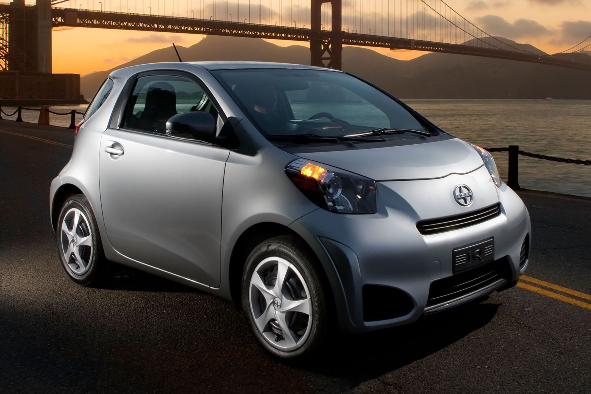 2013 scion iq 2dr hatchback base fq oem 3 2048