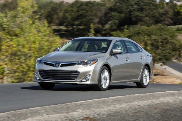 2013 Toyota Avalon - Action Front 3/4 1