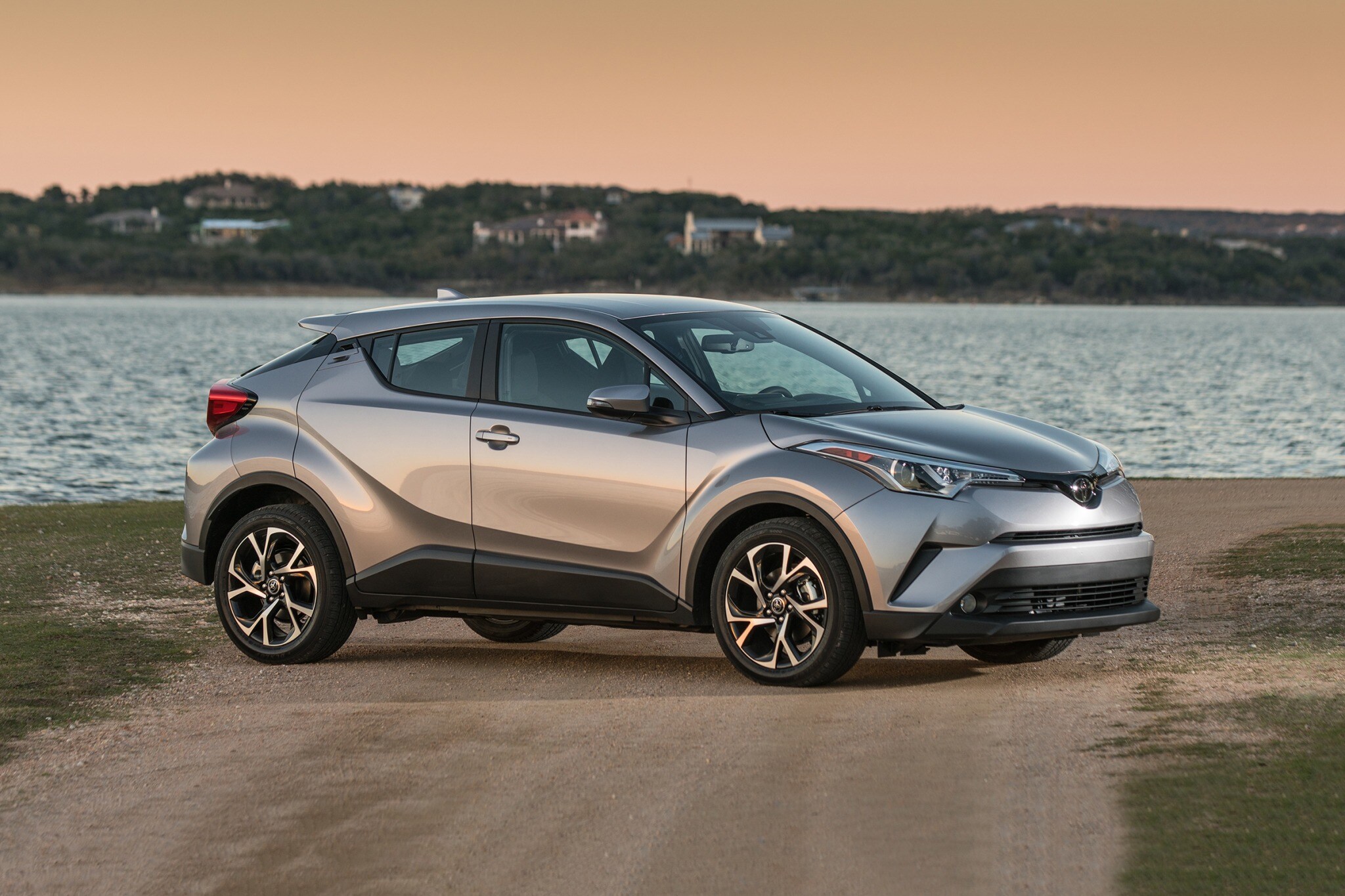 2018 toyota c hr 4dr suv xle premium fq oem 1 2048