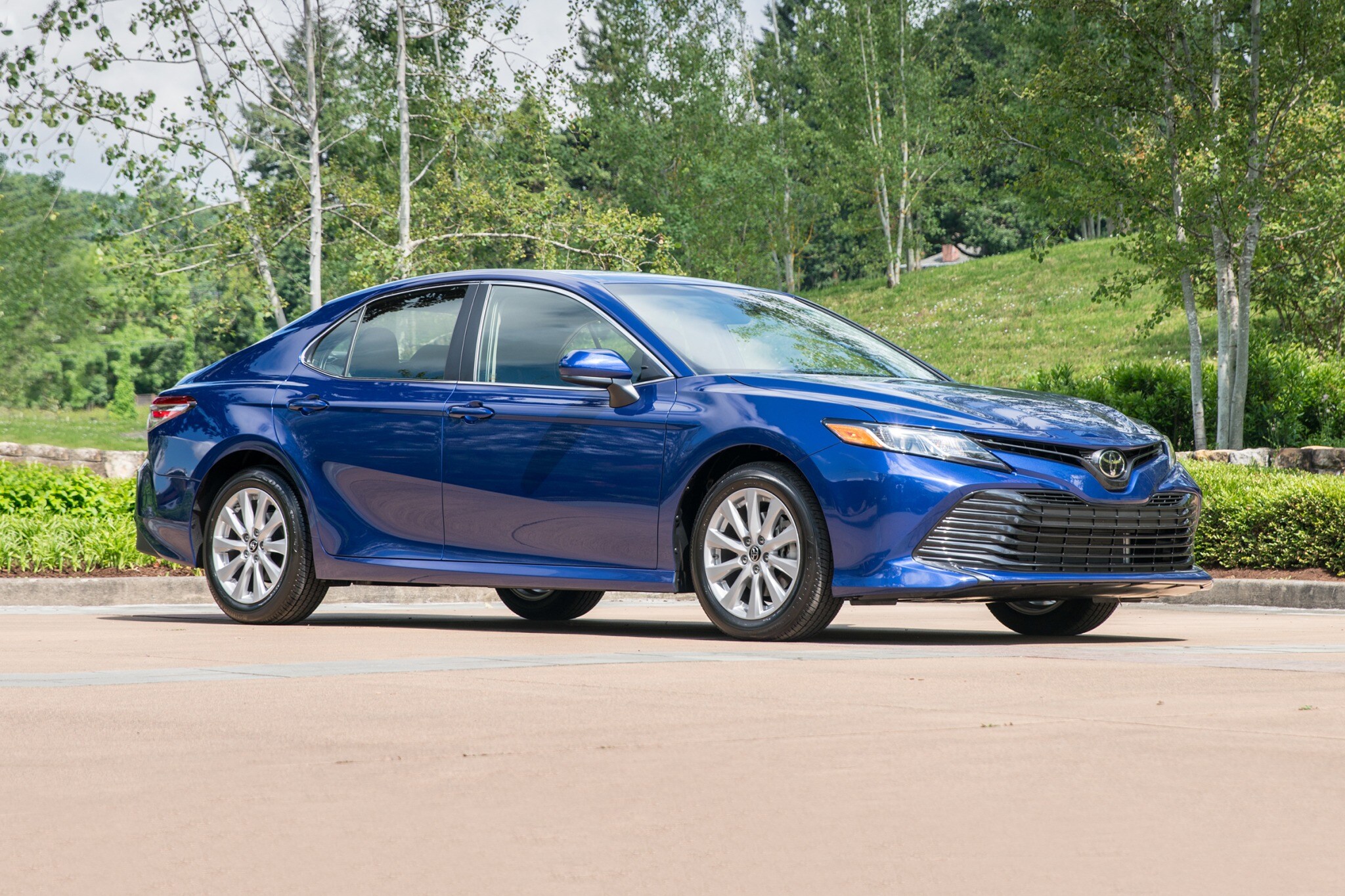 2018 toyota camry sedan le fq oem 1 2048