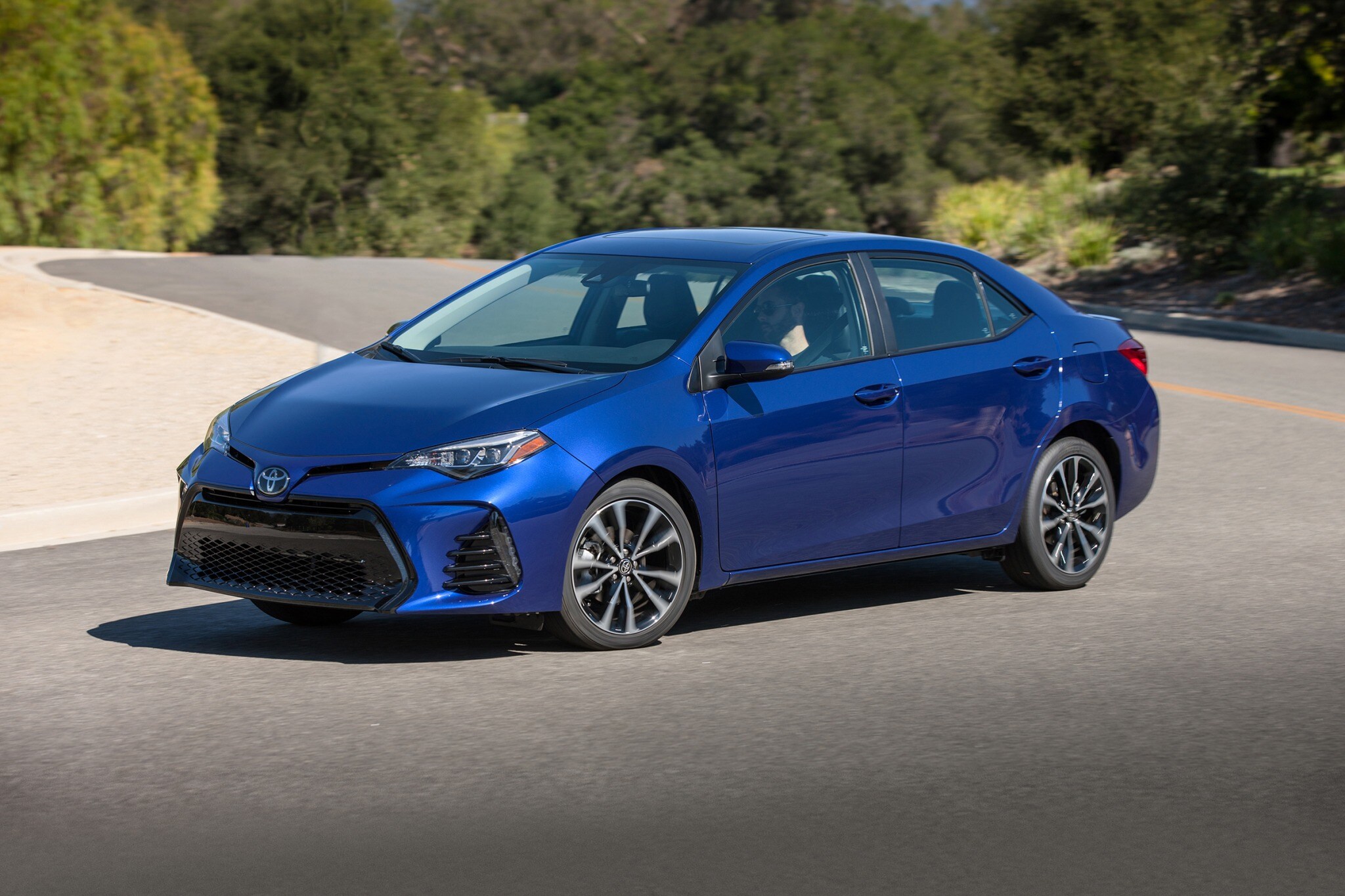 2018 toyota corolla sedan se fq oem 1 2048