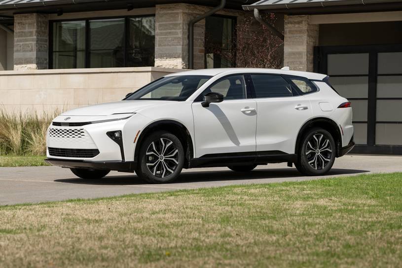 2025 Toyota Crown Signia XLE