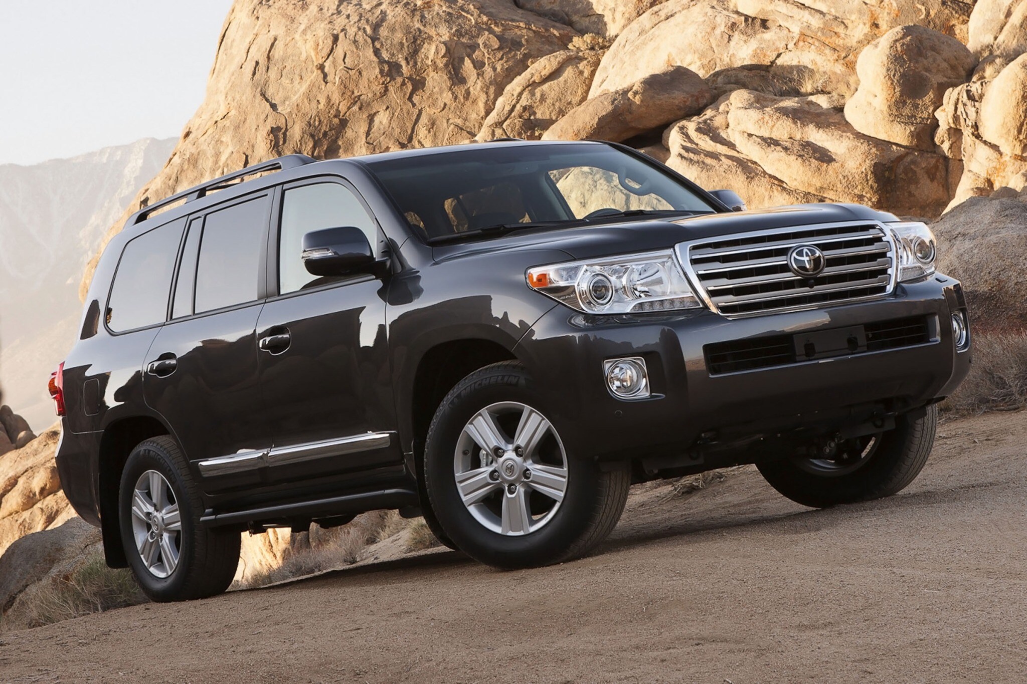 2013 toyota land cruiser 4dr suv base fq oem 2 2048