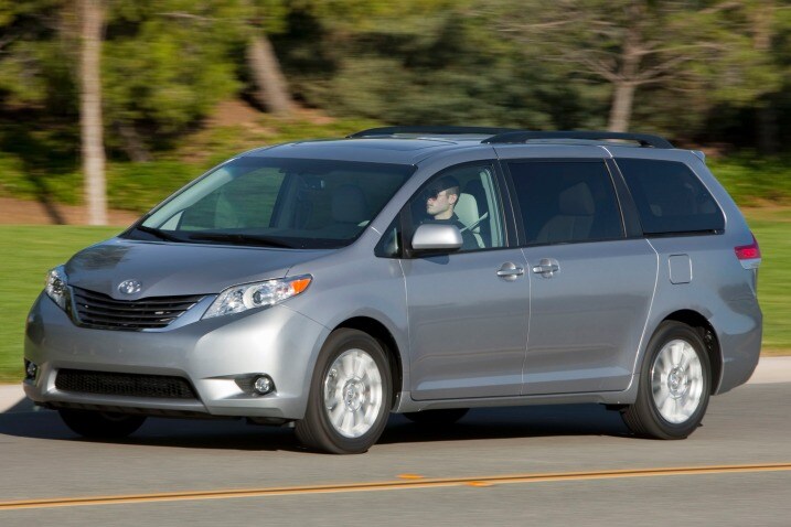 2012 Toyota Sienna XLE 7-Passenger Passenger Minivan Exterior