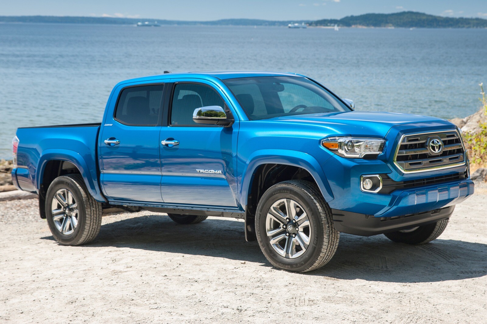 2016 Toyota Tacoma Limited Crew Cab Pickup Exterior