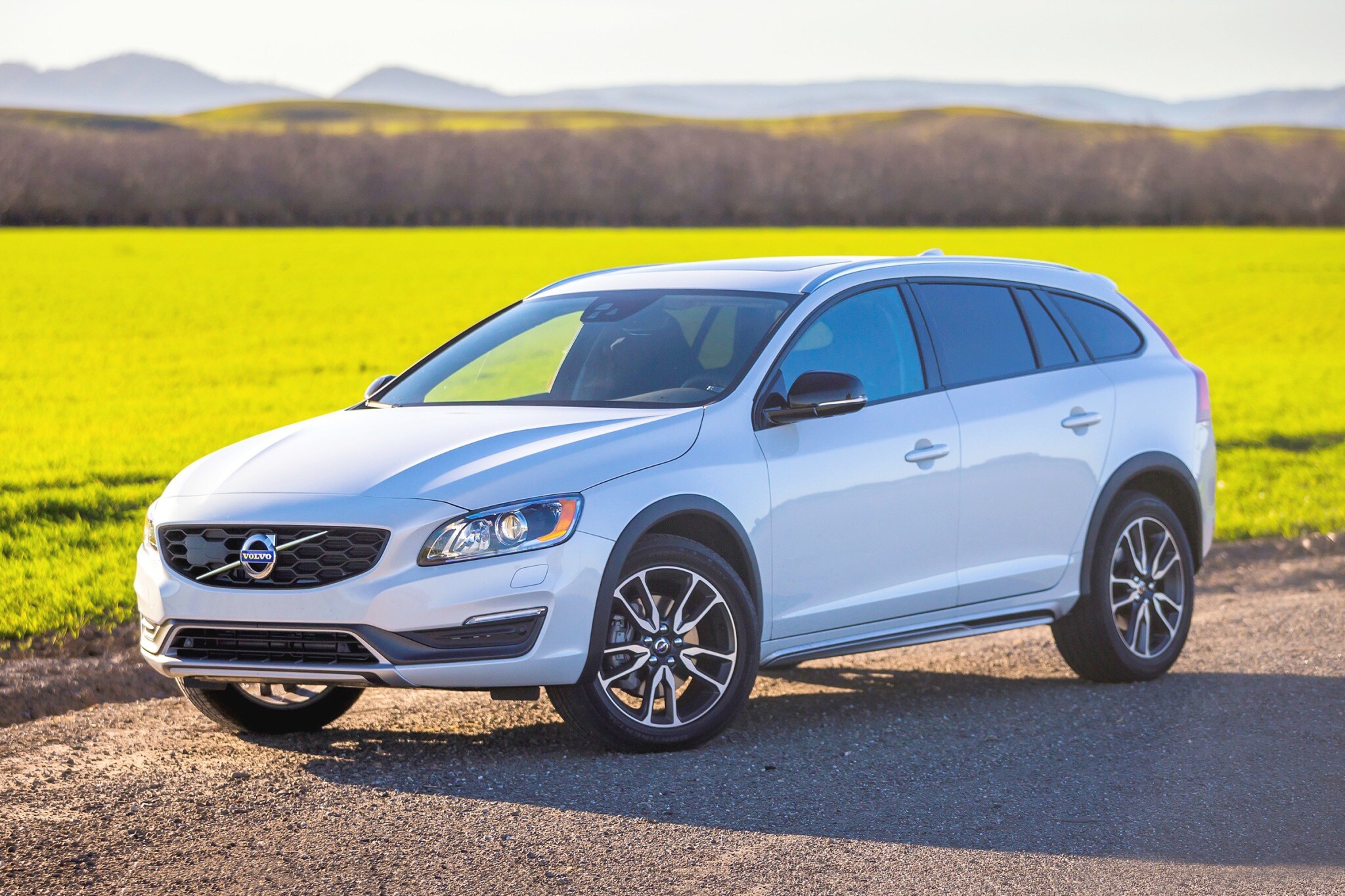 2017 volvo v60 cross country wagon t5 platinum fq oem 1 2048